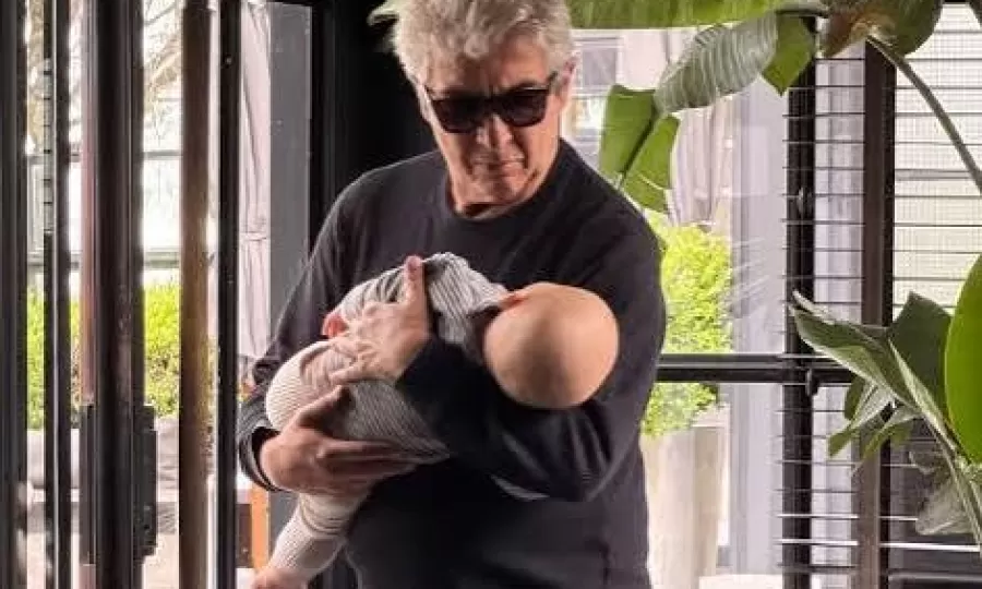 La tierna foto de Ricardo Dar&iacute;n con su nieto Dante que comparti&oacute; el Chino