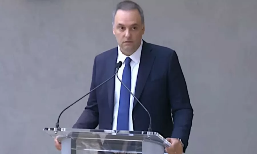 Adorni viaj&oacute; en febrero junto a su familia y un periodista de la TV P&uacute;blica a Punta del Este en un avi&oacute;n privado