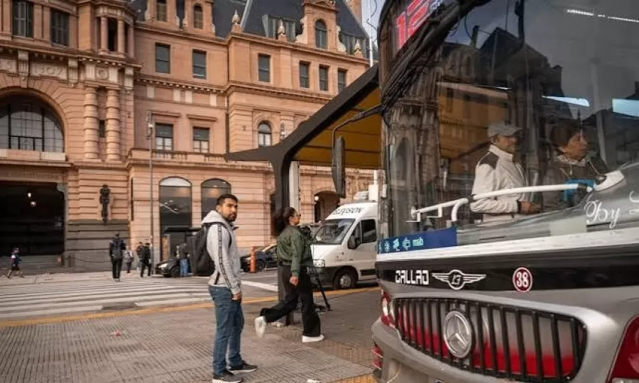 En septiembre aumentar&aacute; el boleto de los colectivos que circulan en CABA y PBA