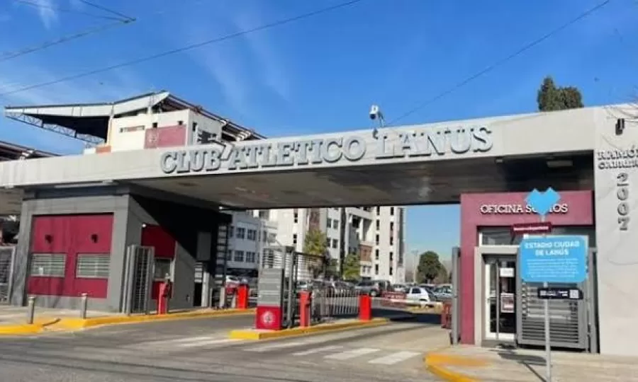 Internaron a un nene de 12 a&ntilde;os luego de que se le cayera un arco de f&uacute;tbol en la cabeza en el club Lan&uacute;s