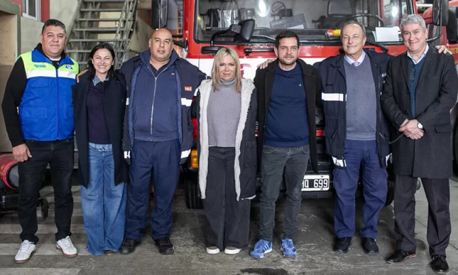 Emotivo homenaje del Municipio a los Bomberos Voluntarios