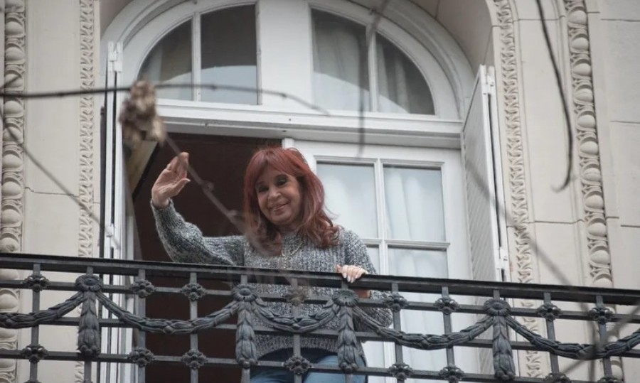 Cristina Kirchner reapareció este 9 de Julio con una dura advertencia sobre el rumbo económico del Gobierno de Javier Milei.