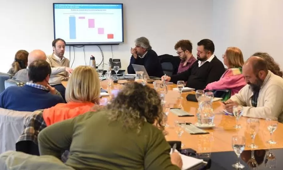 Kicillof convoc&oacute; a docentes y estatales bonaerenses a paritarias