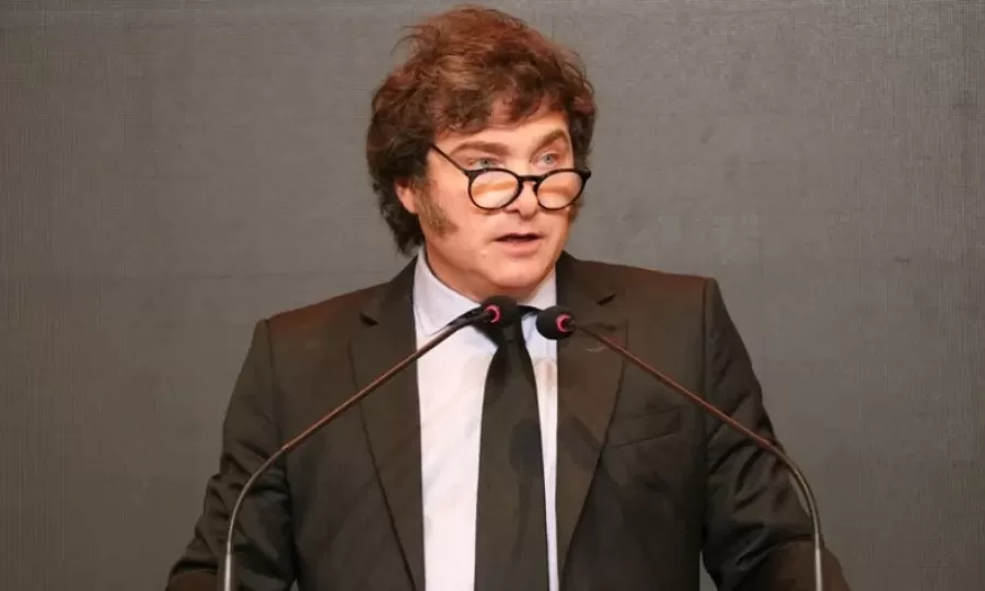 &ldquo;Nadie les puso una pistola en la cabeza&rdquo;: Milei descart&oacute; ayudar a las familias endeudadas