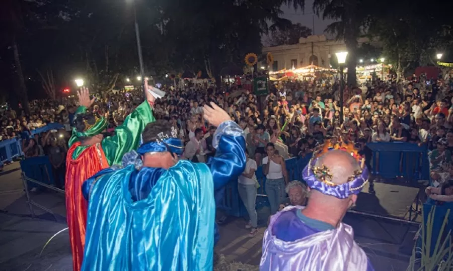 Una multitud celebr&oacute; la magia de los Reyes Magos en Burzaco