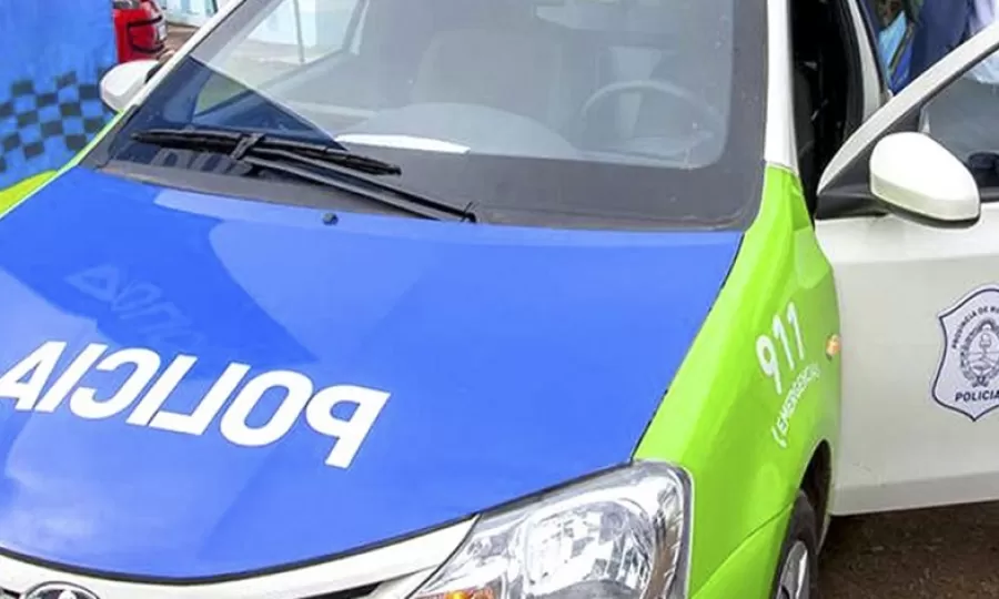 Vecinos golpearon a motochorro y quemaron un auto robado