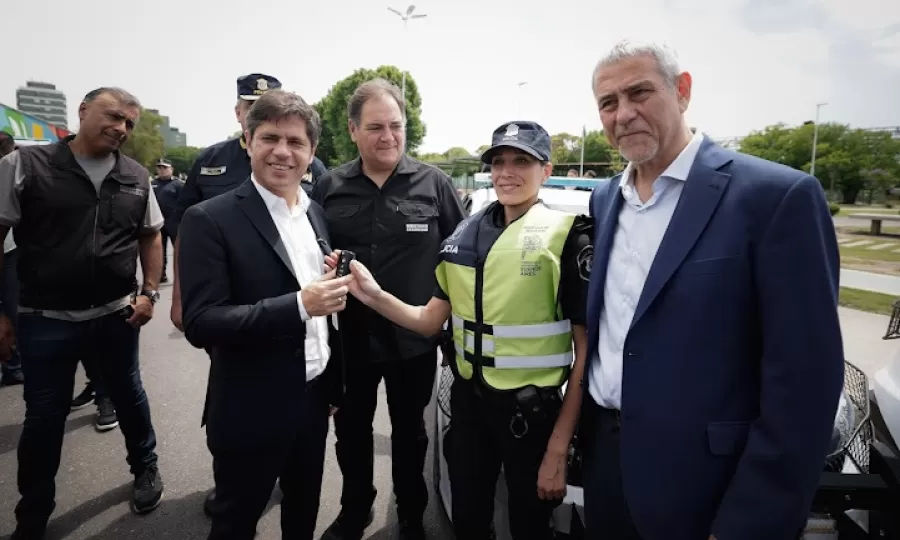 Kicillof entreg&oacute; 30 nuevos patrulleros para fortalecer la seguridad