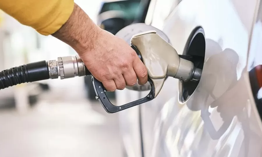 El litro de nafta s&uacute;per ya est&aacute; por encima de los $2000