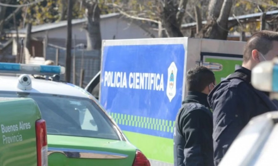 El cadáver fue descubierto dentro de su casa por un familiar.
