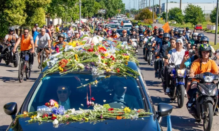 Una caravana despidió a Juan José Mussi