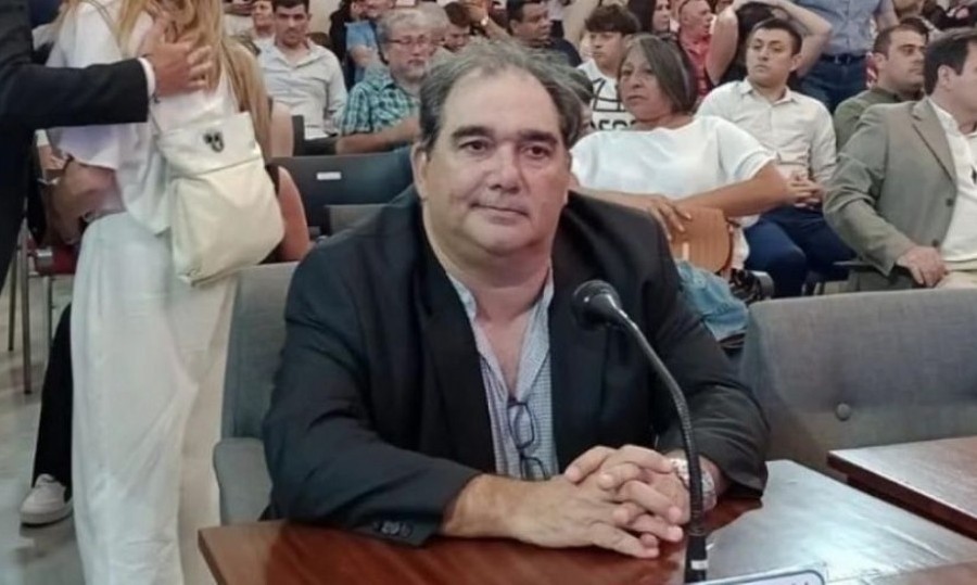 Paz renunció al bloque libertario para retomar sus principios.