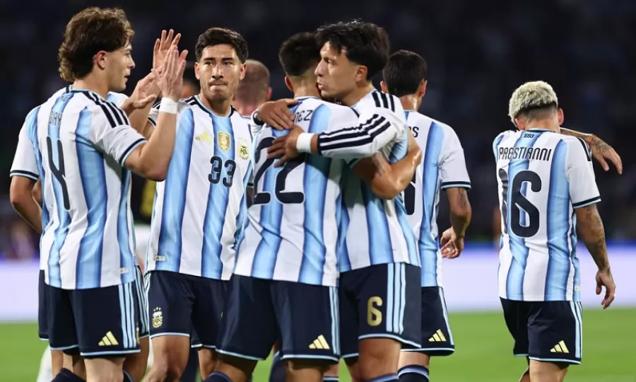 La Selecci&oacute;n argentina gan&oacute; ante Bolivia en el Kempes