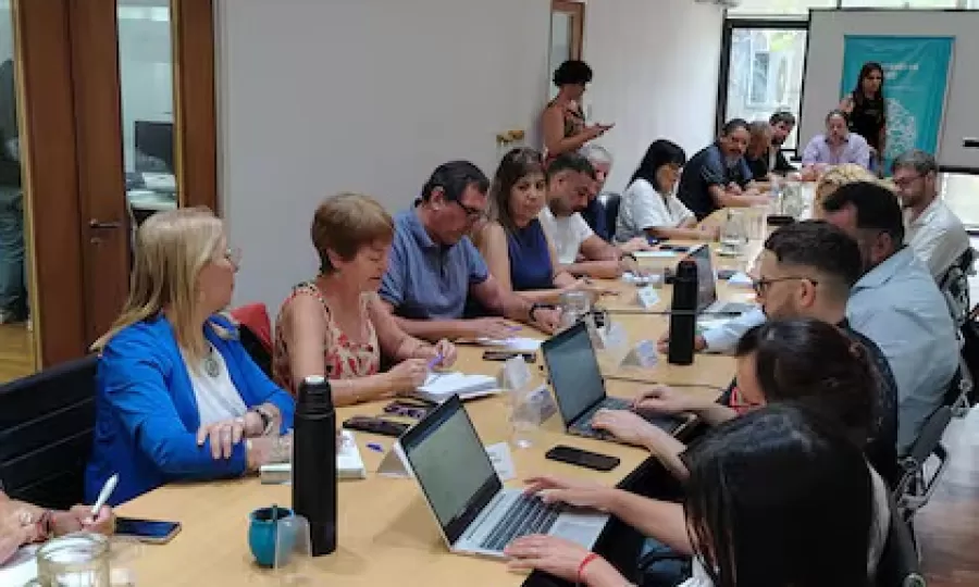 Docentes y estatales bonaerenses rechazaron la oferta de aumento de Kicillof