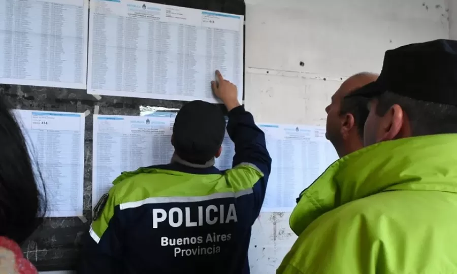Hay enojo en la Policía Bonaerense por los viáticos que dispuso Milei para el operativo electoral: “Son una miseria”