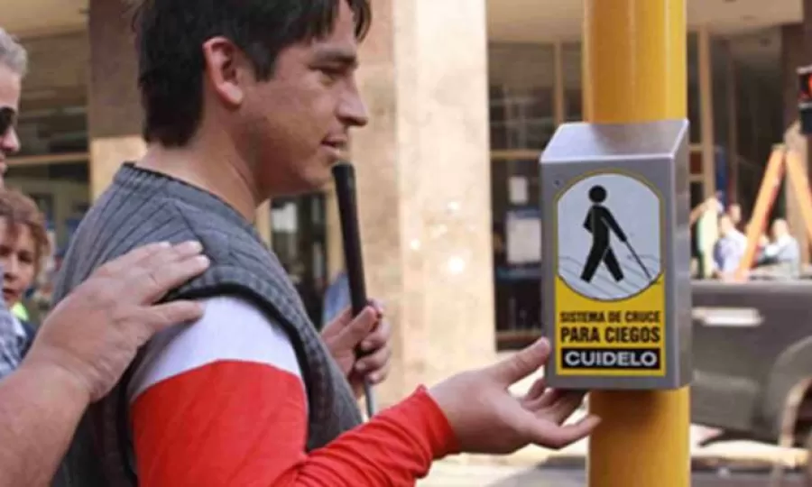 Presentan una ley de sem&aacute;foros sonoros para mejorar la seguridad vial de personas no videntes