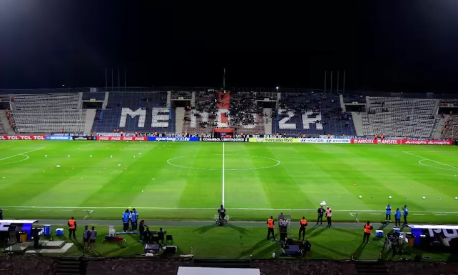 Muri&oacute; un inspector de la AFA en medio de un partido de la Copa Libertadores en Mendoza