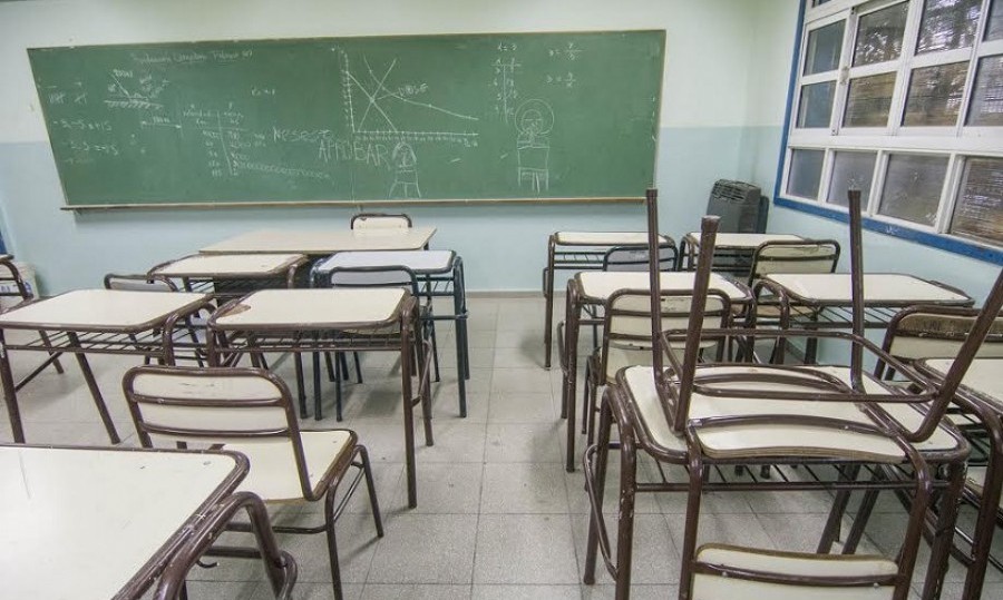 Los docenets realizan un paro por 24hs.