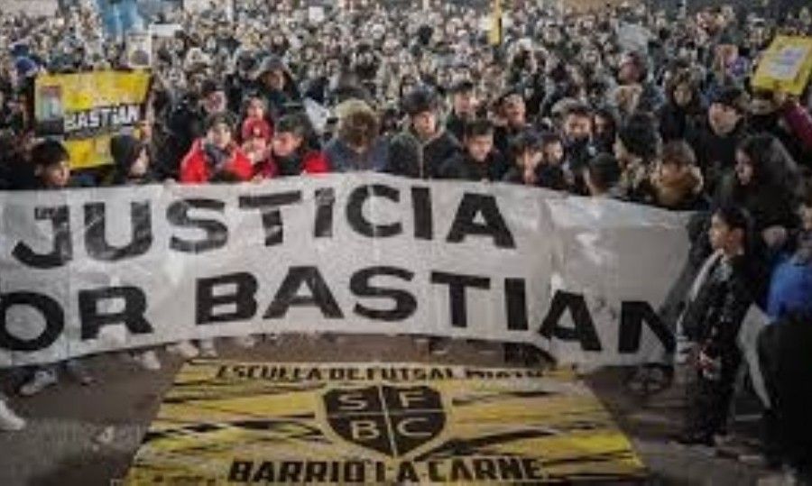 La manifestación se llevó a cabo en la intersección de Caxaraville y Rondeau, la misma esquina donde se produjo el episodio.