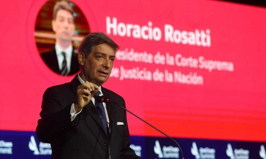 El presidente de la Corte Suprema, Horacio Rosatti, en su exposición en la Cumbre de AmCham.