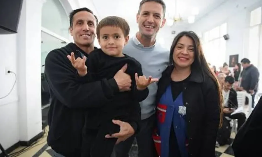 185 familias avanzan en la firma de escritura en el barrio Papa Francisco
