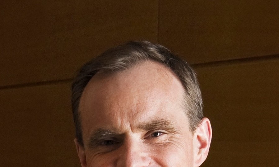 Simon Johnson ganó el premio Nobel de Economía en 2024.