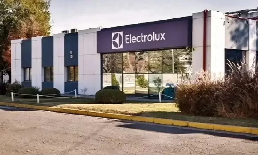 Electrolux dejar&aacute; de producir heladeras en Rosario y recortar&aacute; 100 empleos