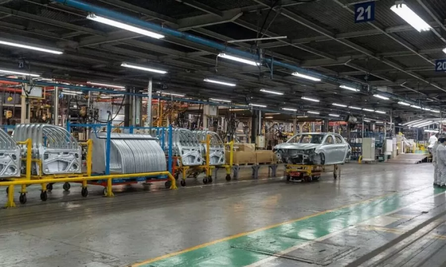 En medio del cimbronazo por el cierre de Fate, Stellantis confirmó que paraliza su producción en El Palomar hasta marzo