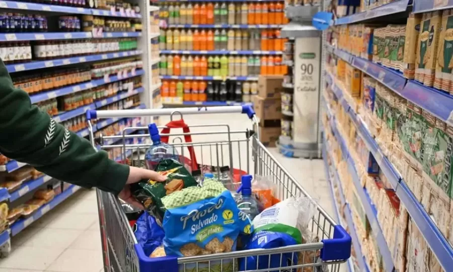 Caen las compras grandes y ganan terreno almacenes, apps y promociones
