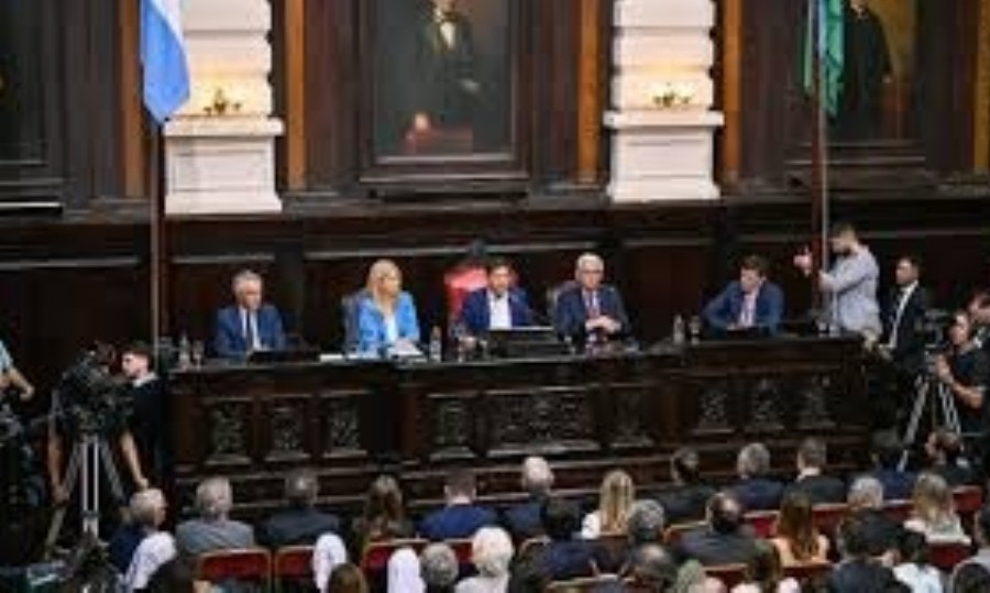 La iniciativa es para los diputados y senadores de la Provincia.