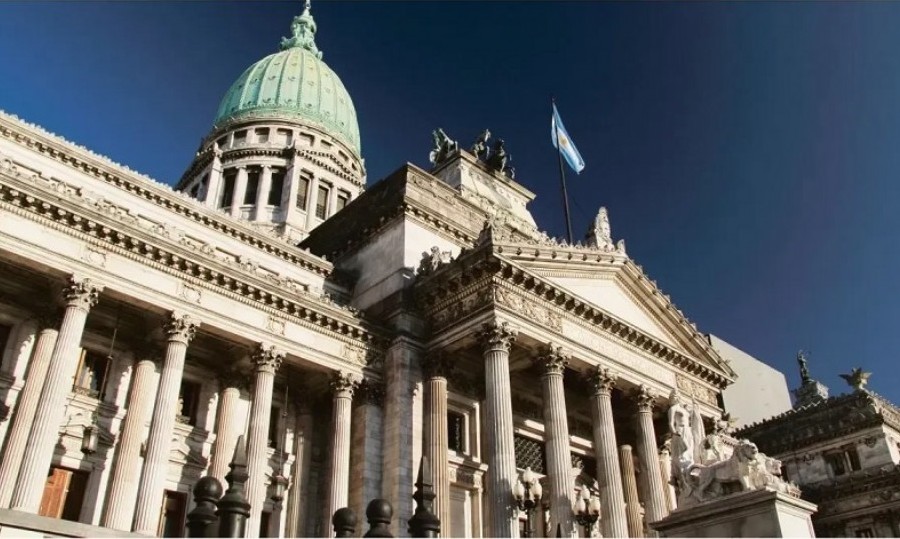 El Congreso rechazó cinco decretos.