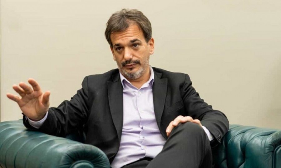 El actual director del Banco Provincia, Sebastián Galmarini, apuntó contra el dirigente social.