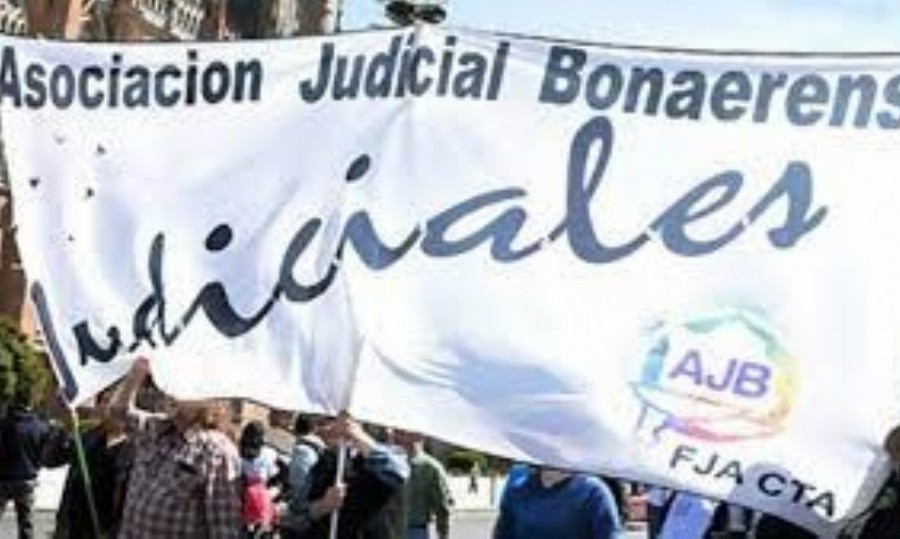 Los judiciales bonaerenses piden que se deje de discriminar a un grupo de trabajadores que paga Impuesto a las Ganancias.
