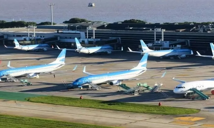 Cierran Aeroparque por tres d&iacute;as y trasladan m&aacute;s de la mitad de los vuelos a Ezeiza