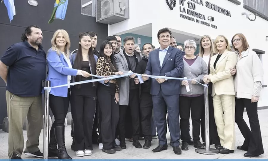 Kicillof y Espinoza inauguraron dos escuelas y enviaron un fuerte mensaje a Milei