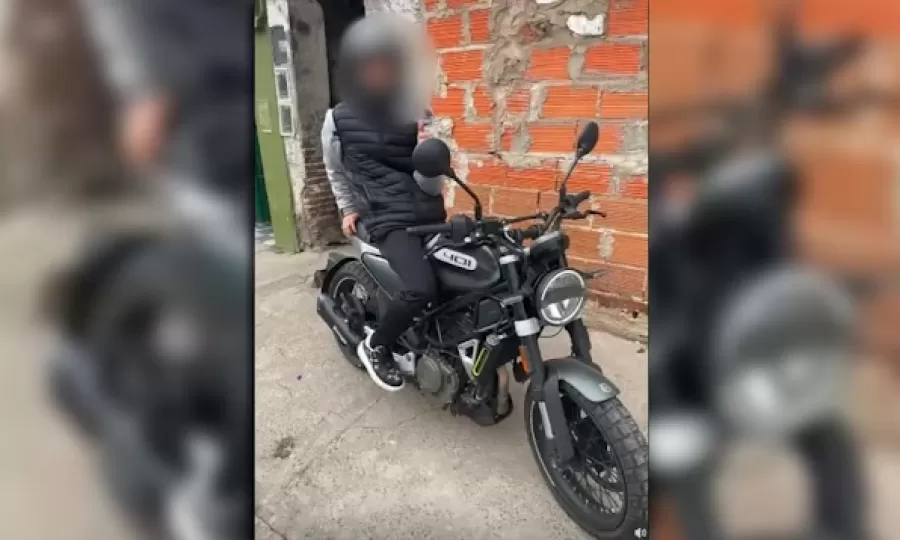 Cay&oacute; un joven acusado de robar motos en Recoleta y exhibirlas en TikTok
