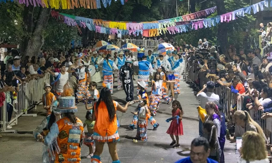 Miles de vecinos participan de los carnavales