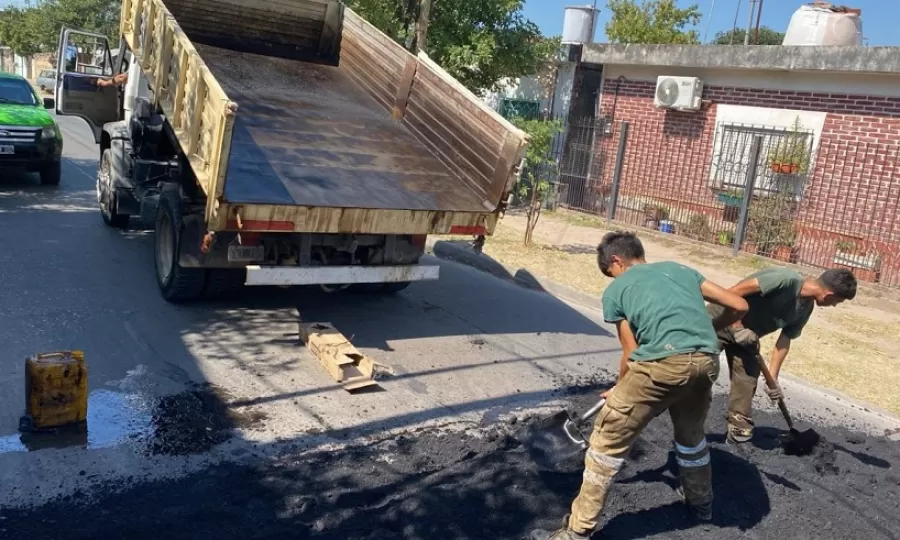 El Jag&uuml;el: Siguen las obras de bacheo para mejorar la seguridad vial