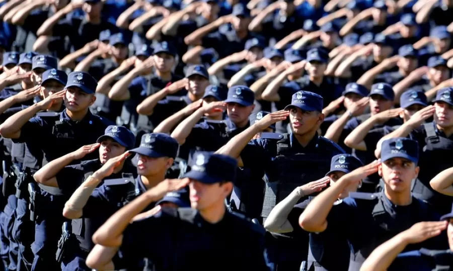 Kicillof limit&oacute; los servicios de horas extras para la Polic&iacute;a bonaerense