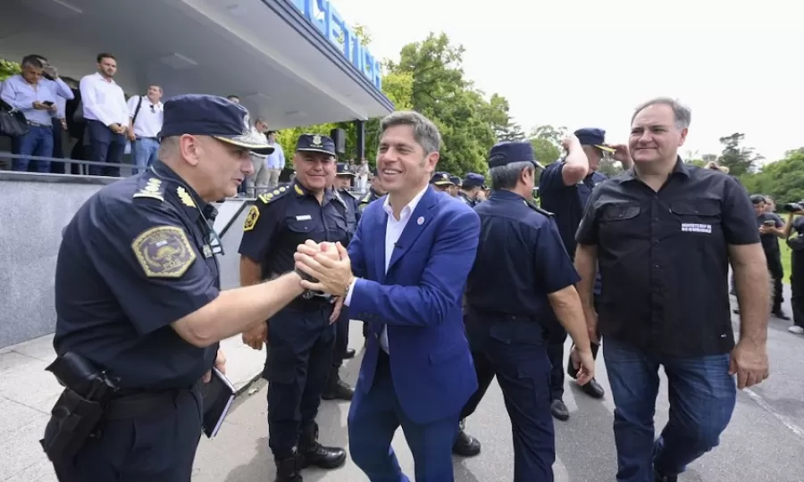 Kicillof confirm&oacute; un aumento del 11% para la Polic&iacute;a Bonaerense y suba del POLAD