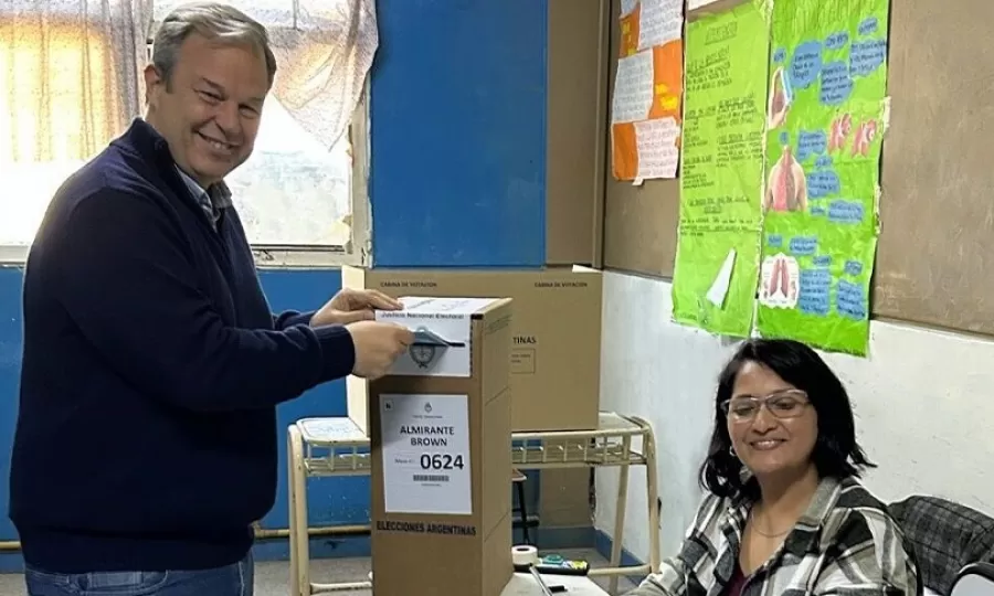 Fuerza Patria ganó con 49,13% y LLA achicó la brecha a 15,45 puntos