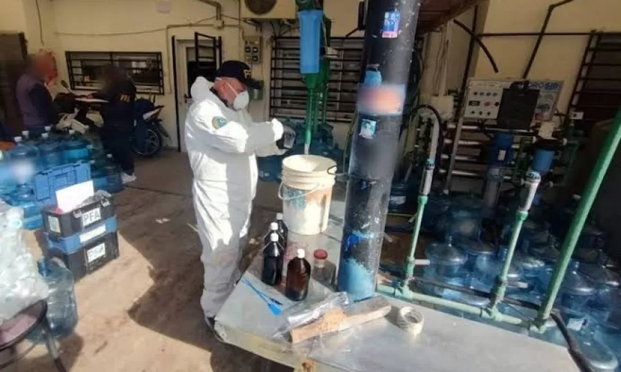 Clausuraron tres plantas clandestinas de agua en Canning