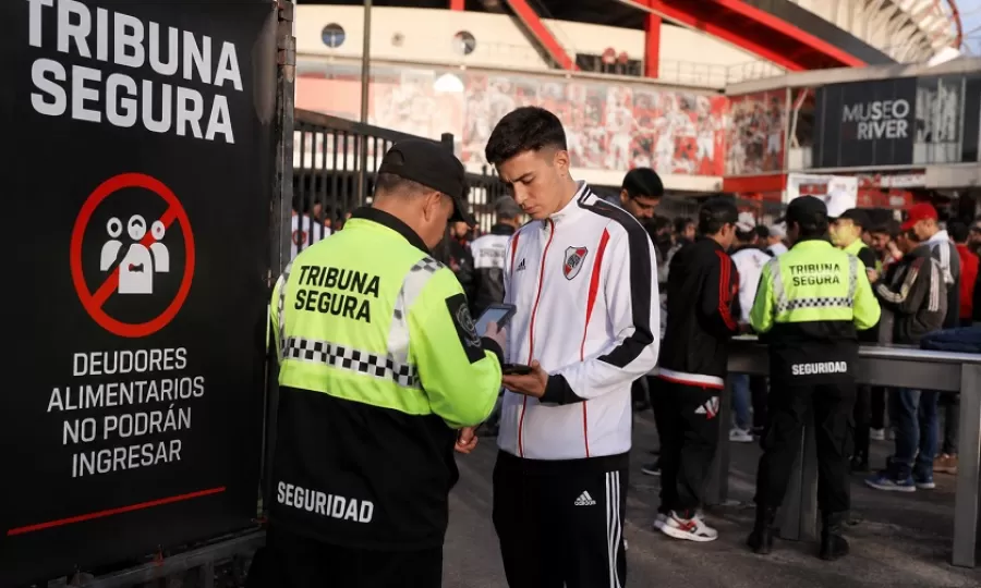 Los deudores alimentarios se sumar&aacute;n al programa Tribuna Segura y no podr&aacute;n ingresar a las canchas