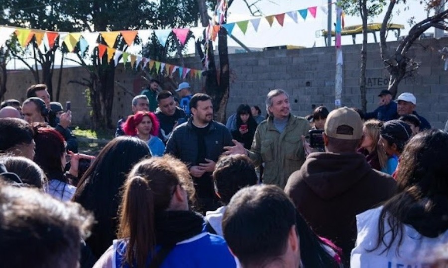 “Gracias a los vecinos y vecinas por cómo me recibieron, por el recuerdo de Néstor y de Cristina". indicó Máximo