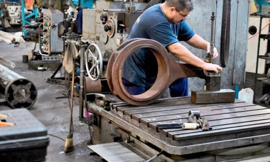 La actividad industrial no repunta: caen 11 de los 16 sectores