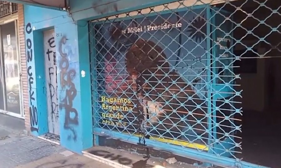 el local de la agrupación libertaria “La Julio Argentino” fue atacado.