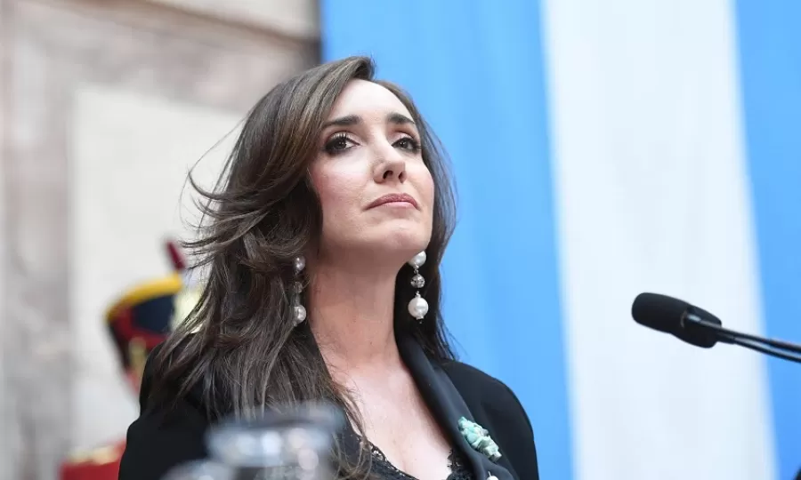 Villarruel no dej&oacute; pasar el viaje de la esposa de Adorni a Nueva York: &ldquo;Menos mal que el ajuste lo iba a pagar la casta&rdquo;