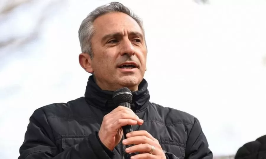 Larroque le marc&oacute; la cancha al kirchnerismo tras los reclamos que recibi&oacute; Kicillof en un acto