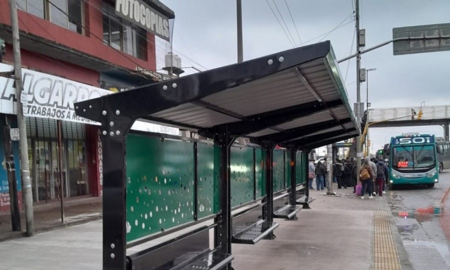 La zona presenta gran concurrencia de pasajeros y el objetivo de la obra es la mejora del espacio público del sector de espera.