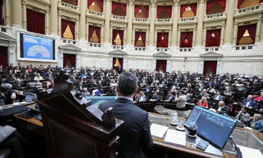 La oposici&oacute;n insistir&aacute; en interpelar a Manuel Adorni, mientras LLA delinea una estrategia defensiva