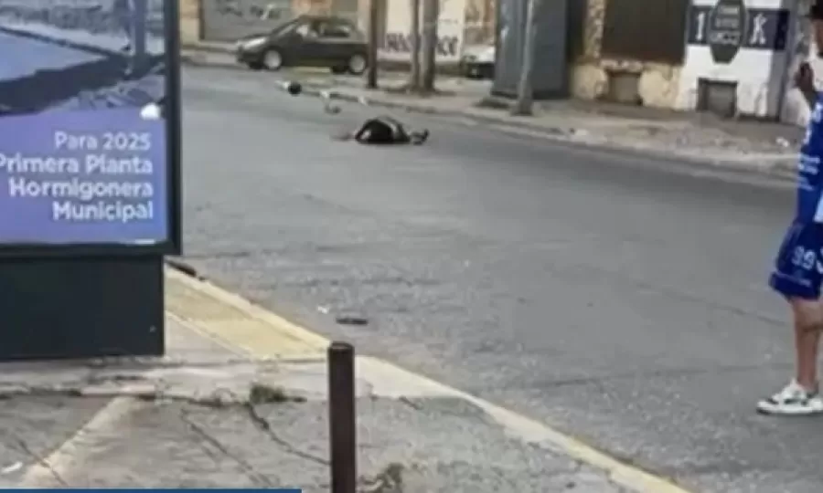 Un motociclista muri&oacute; al chocar contra una soga que cortaba la calle en un corso